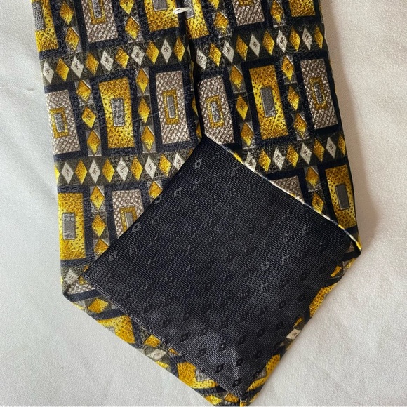 Vintage Vogue Italian Silk Tie Made In Canada Abstract Gold Geometric Diamond - Picture 3 of 6